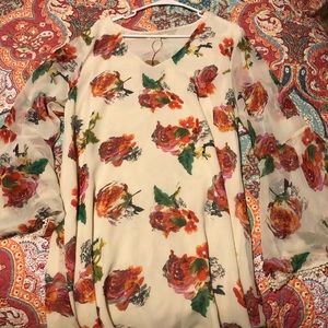 New with tags floral bell sleeve dress